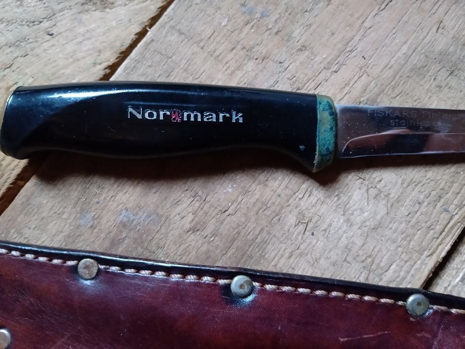 Nóż i plus pochwa skóra