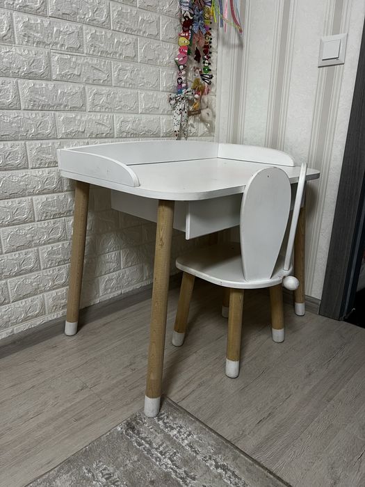 Дитячий столик зі стільчиком
