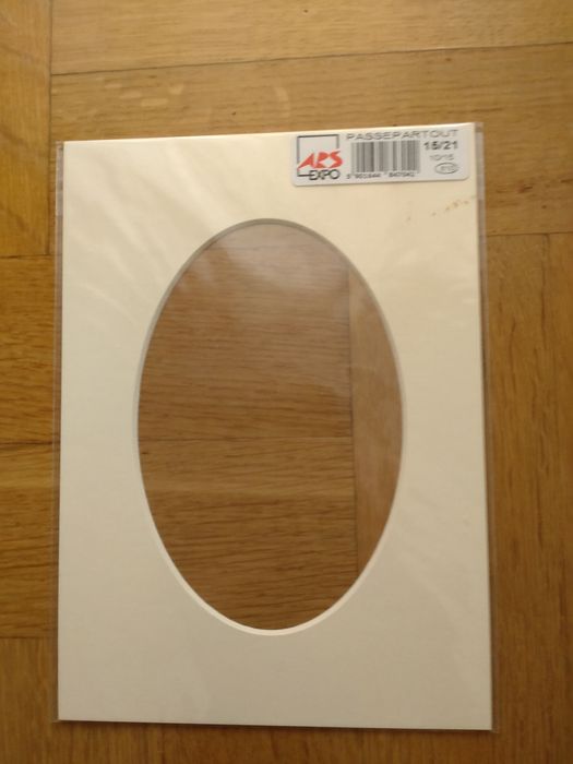Passepartou, paspartu kartonowe, owalne, kremowe, ecru