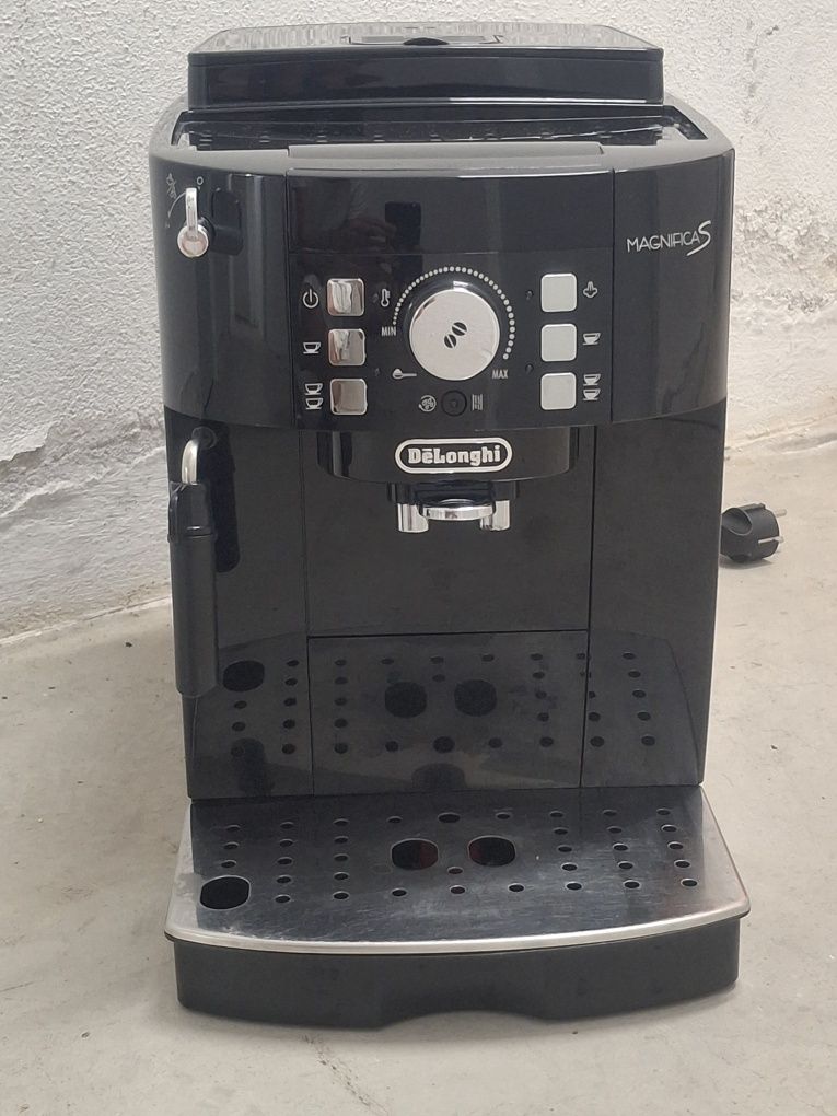 Máquina Café Automática ((( Delonghi Magnifica S )))