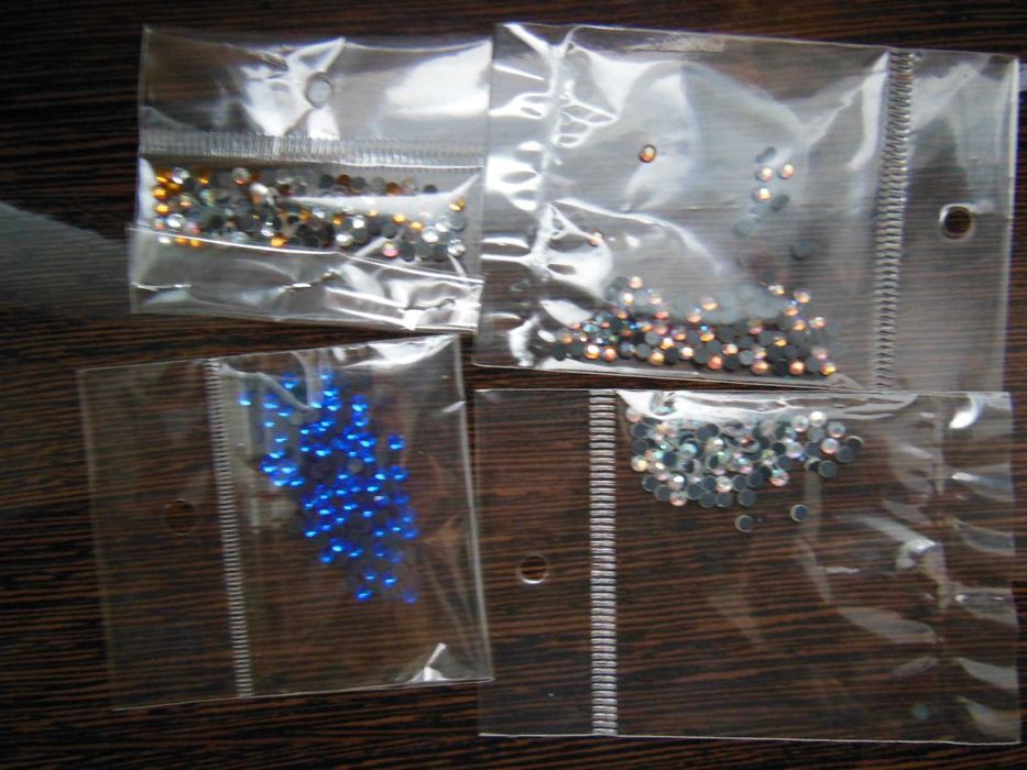 Бабочки 4 шт бисер, Стразы стеклянные на термооснове 4 уп. 400шт/3мм