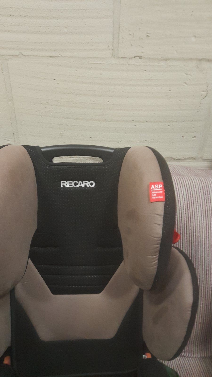 Продам детское кресло Recaro young sport