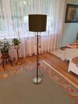Lampa podłogowa.
