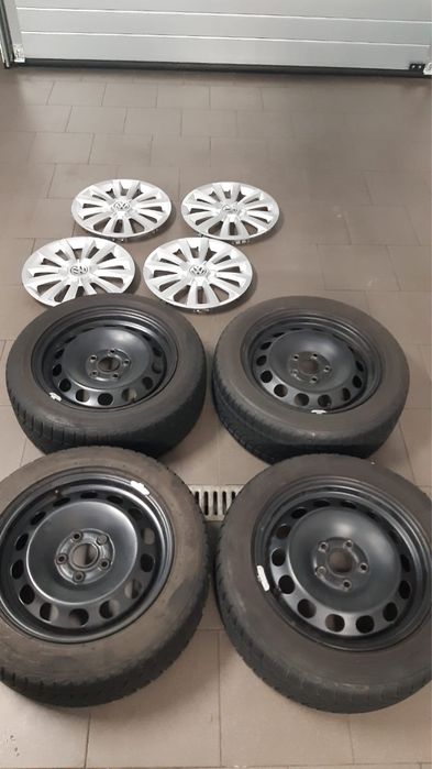 Komplet kół z oponami zimowymi +kołpaki od Volkswagena Tourana