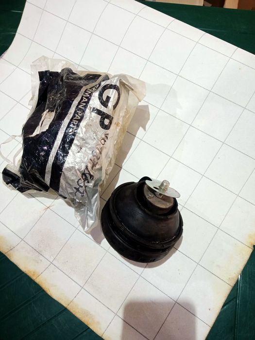 Гидравлическая опора двигателя Volvo.