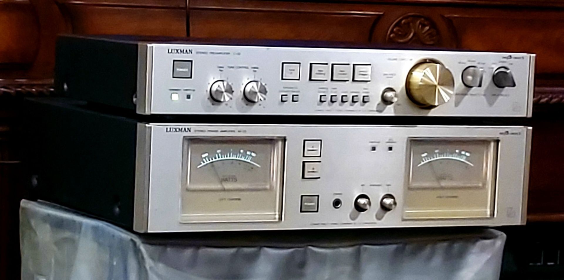 LUXMAN Предусилитель C-02,Усилитель мощности М-02 Комплект.