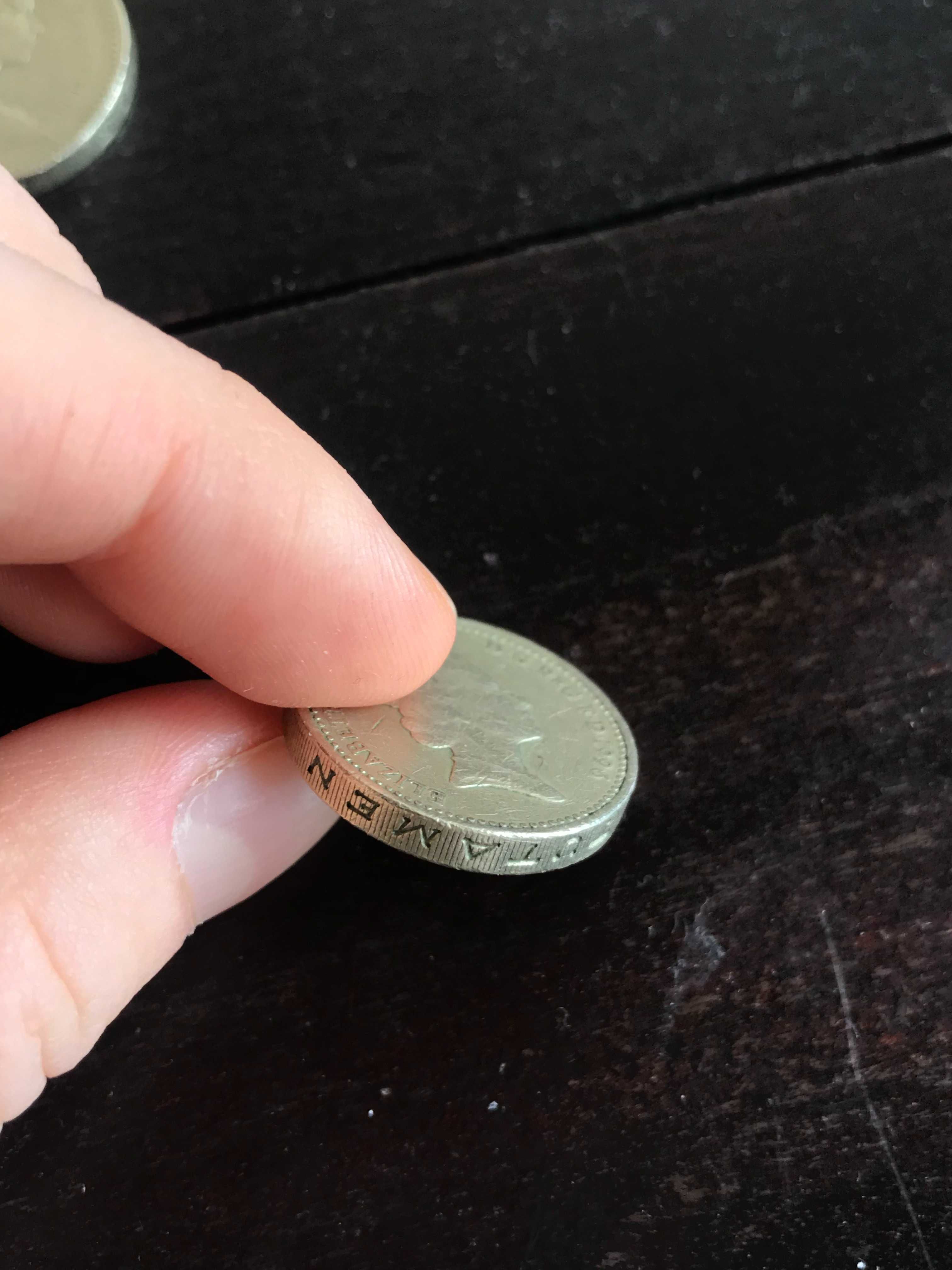 Moneta 1 funt(one pound) z 1996 Elżbieta II z odwróconym napisem