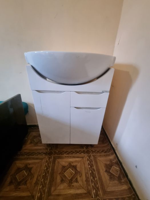 Продам тумбу с умывальником.новая пользовались 2 недели.торг