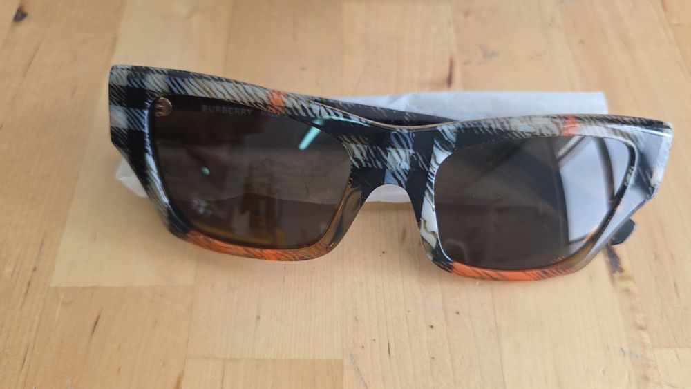 Óculos sol Burberry novos
