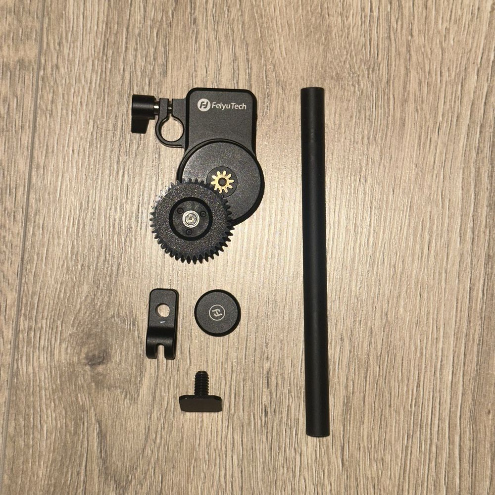 Gimbal FeiyuTech Ak2000 + Uchwyt dwuręczny + moduł follow focus V2