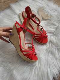 Czerwone sandały na koturnie 38