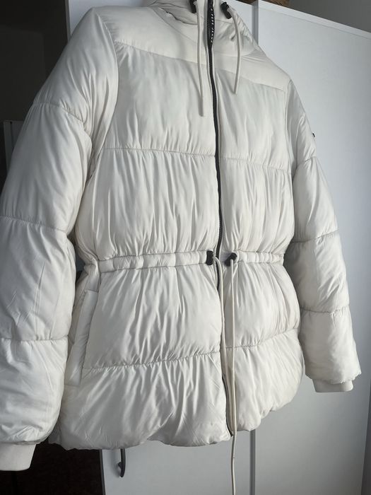 Зимова курта тепла жіноча м 38 світла біла