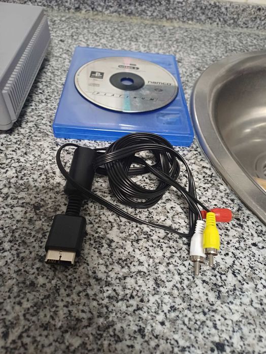 Consola Playstation 1 + Comando Dual Analog + Jogo Tekken 3