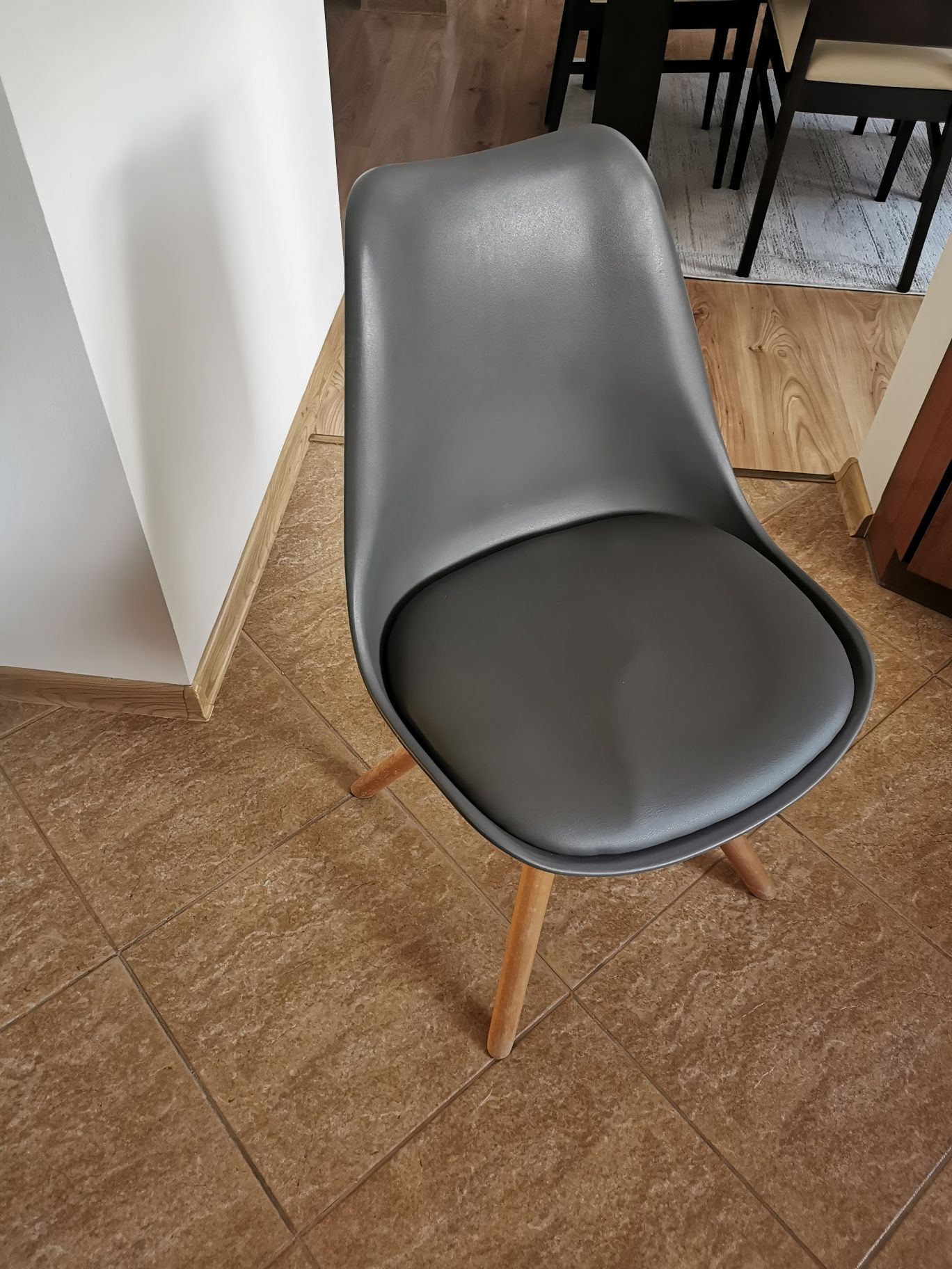Krzesła kuchenne szare,  styl skandynawski
