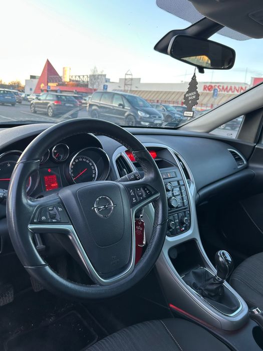 Opel Astra 2011 1.7 CDTI