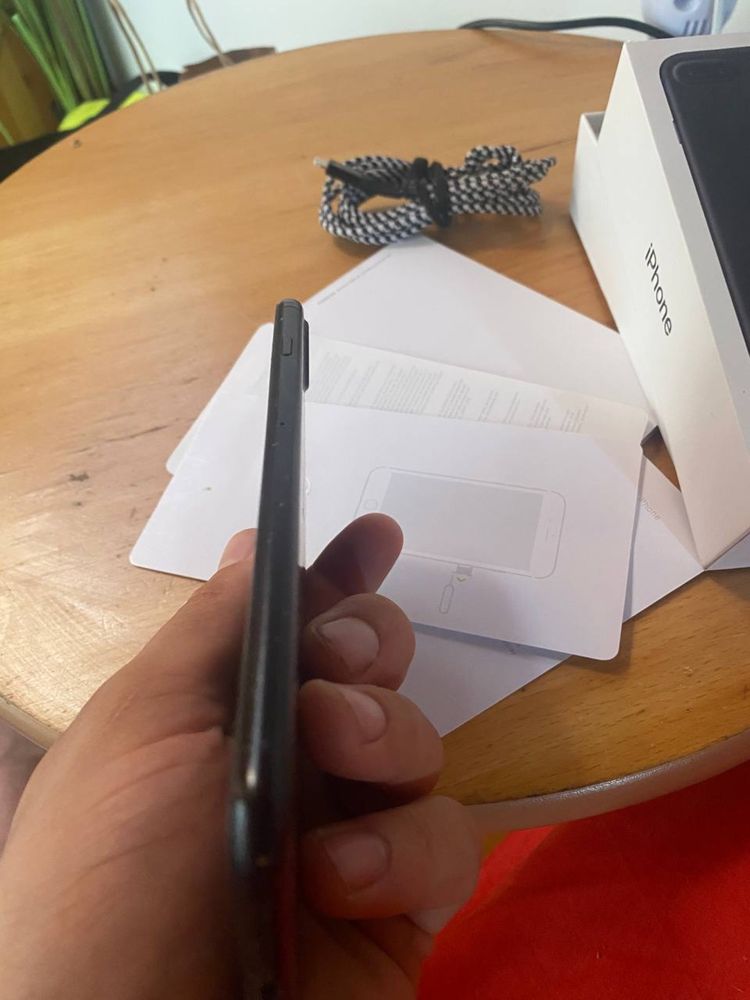 Sprzedam iPhone'a 7 Plus w bardzo dobrym stanie