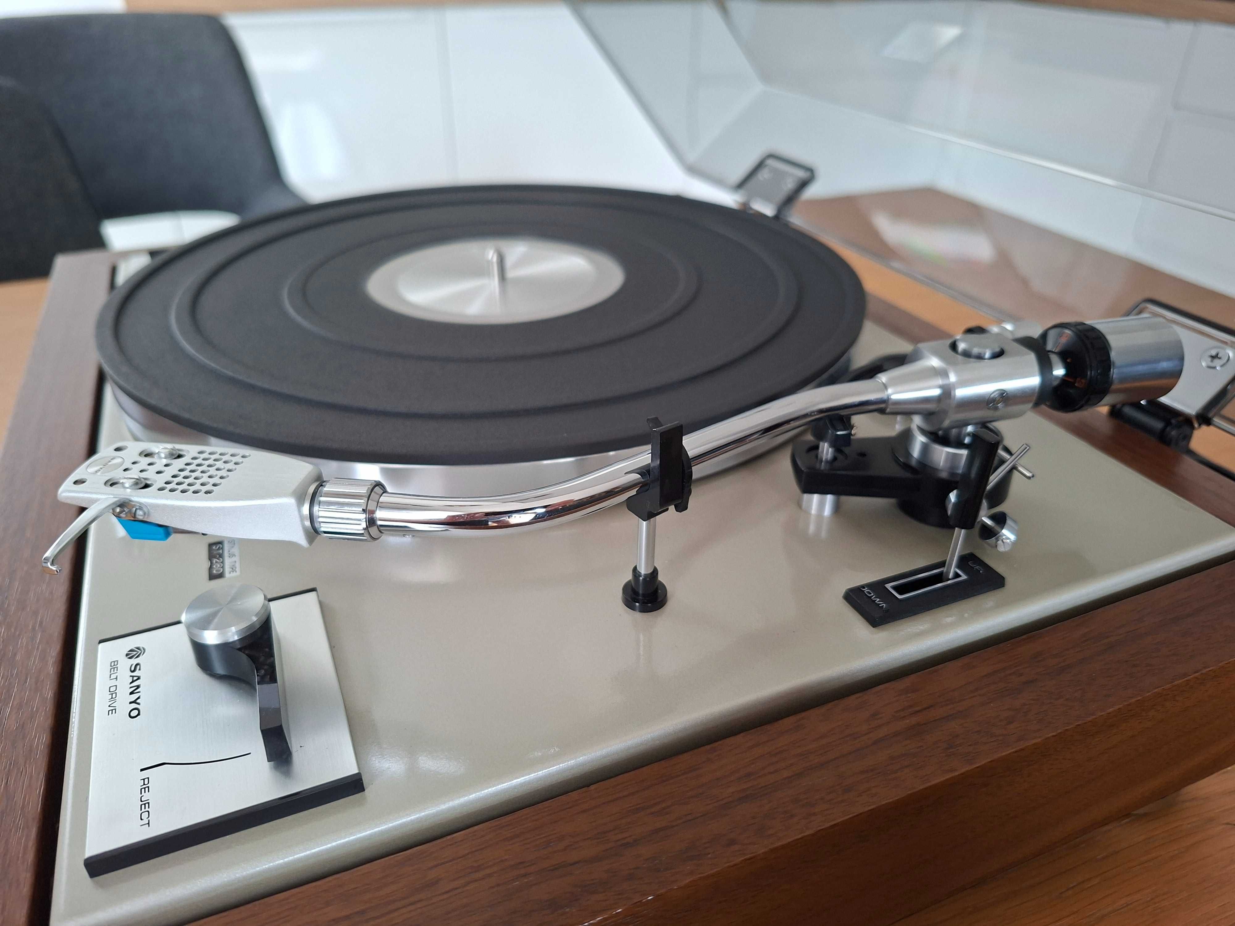 Gramofon Sanyo TP-625