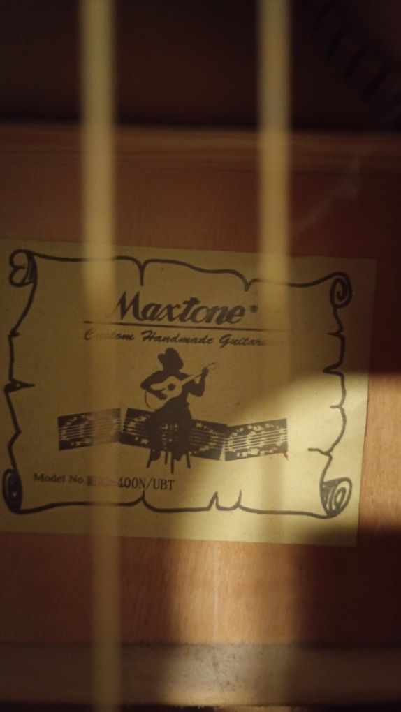 Продам гитару maxtone