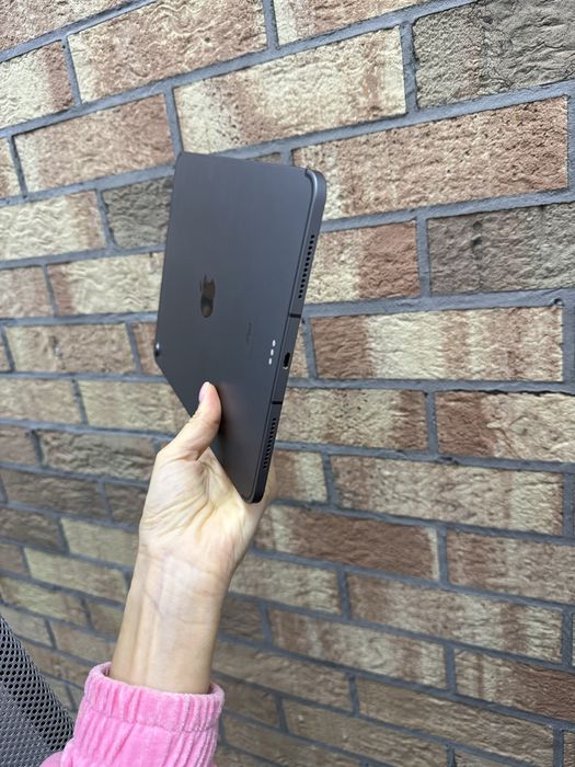 Used ipad air 2020 wifi 64Gb. (Space)