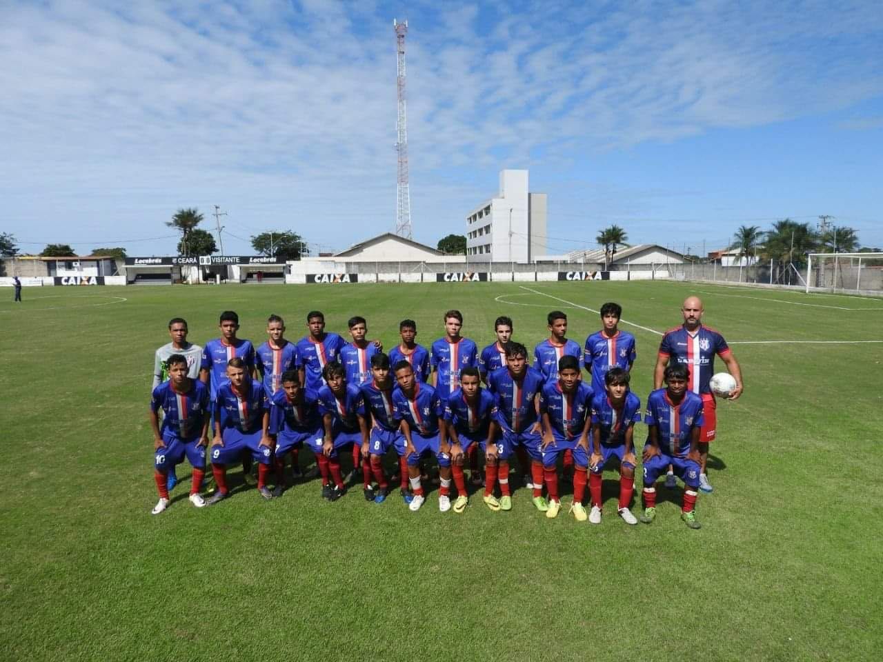 TREINADOR DE FUTEBOL DO BRASIL. E PROFESSOR DE EDUCAÇÃO FÍSICA