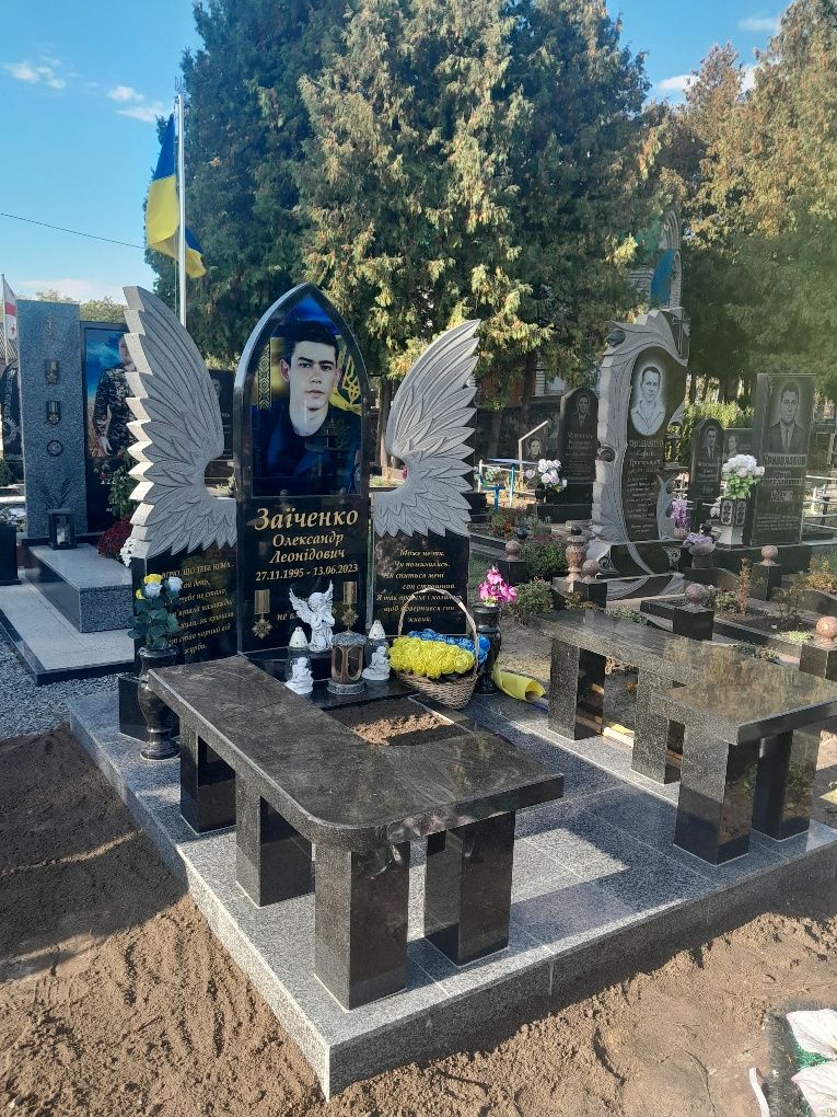 Пам'ятники Тальне, Вибір,Якість,Повага "