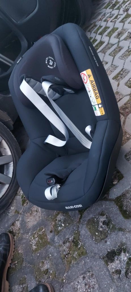 Maxi-Cosi Pearl Pro 2 i-Size w zestawie z bazą FamilyFix One i-Size.