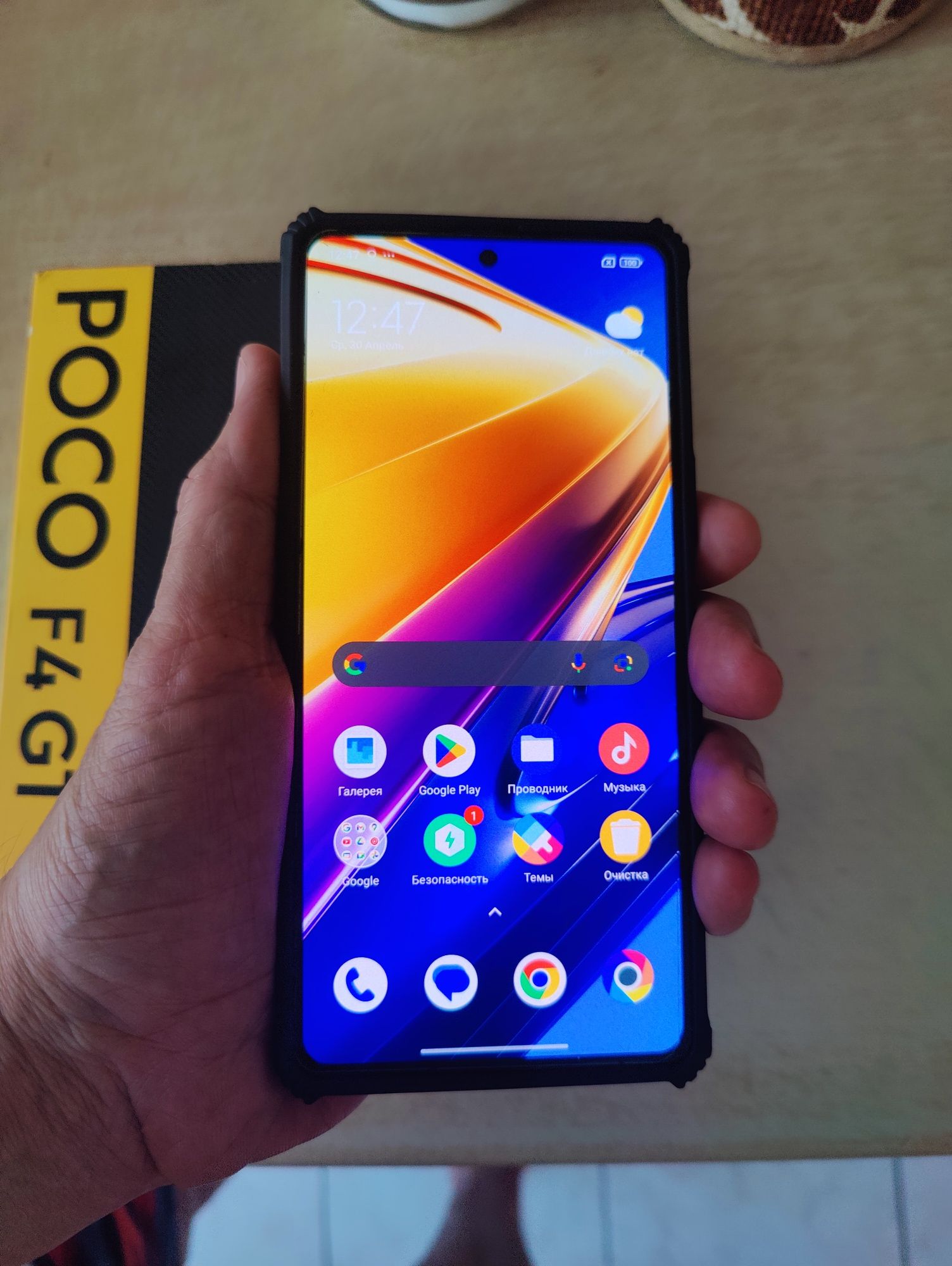 Sprzedam gamingowy smartfon Xiaomi Poco F4 gt. 12/256. Stan BDB