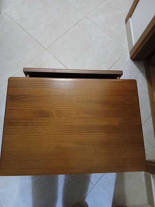 Mobiliário , mesa de cabeceira ou camiseiro