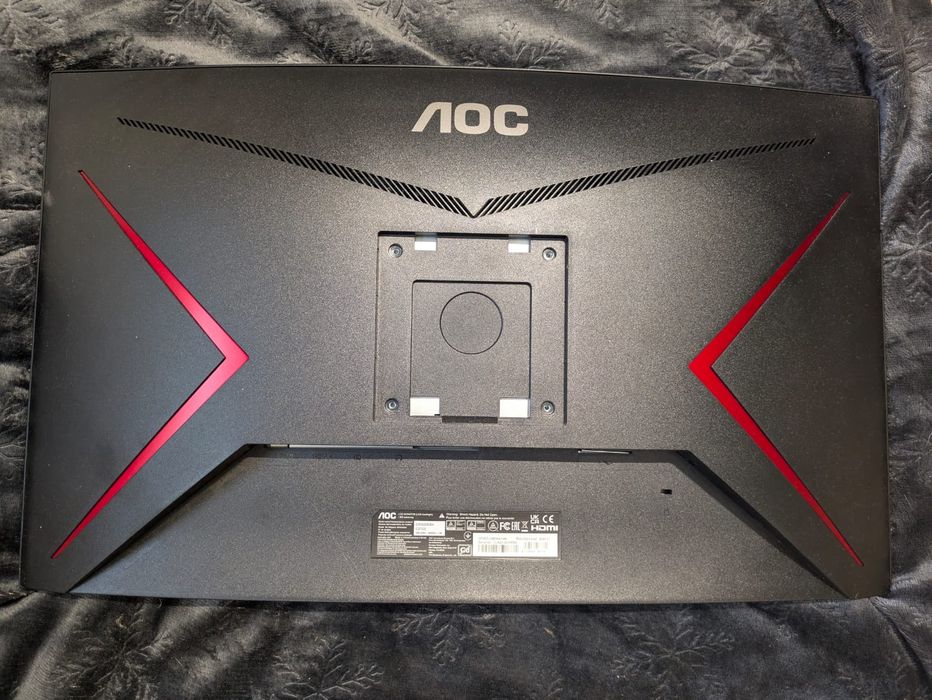 Komputer gamingowy w zastawie z monitorem