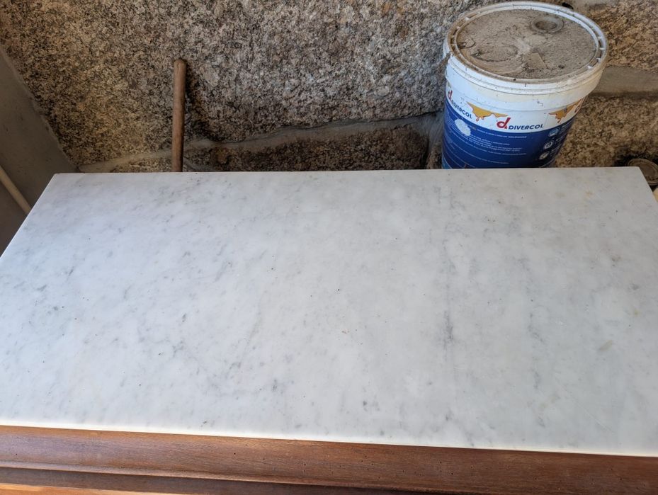 Cómoda com pedra marmore