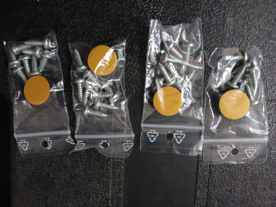 Lote parafusos e esponjas autocolantes