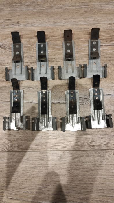 Wieszak obrotowy do profil CD 60. Pręty mocujące z oczkiem.