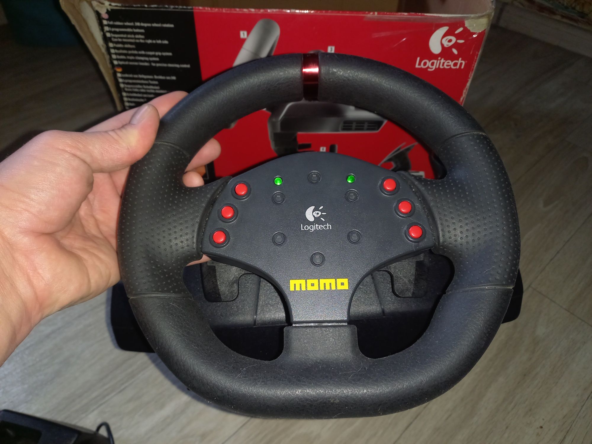 logitech momo racing руль