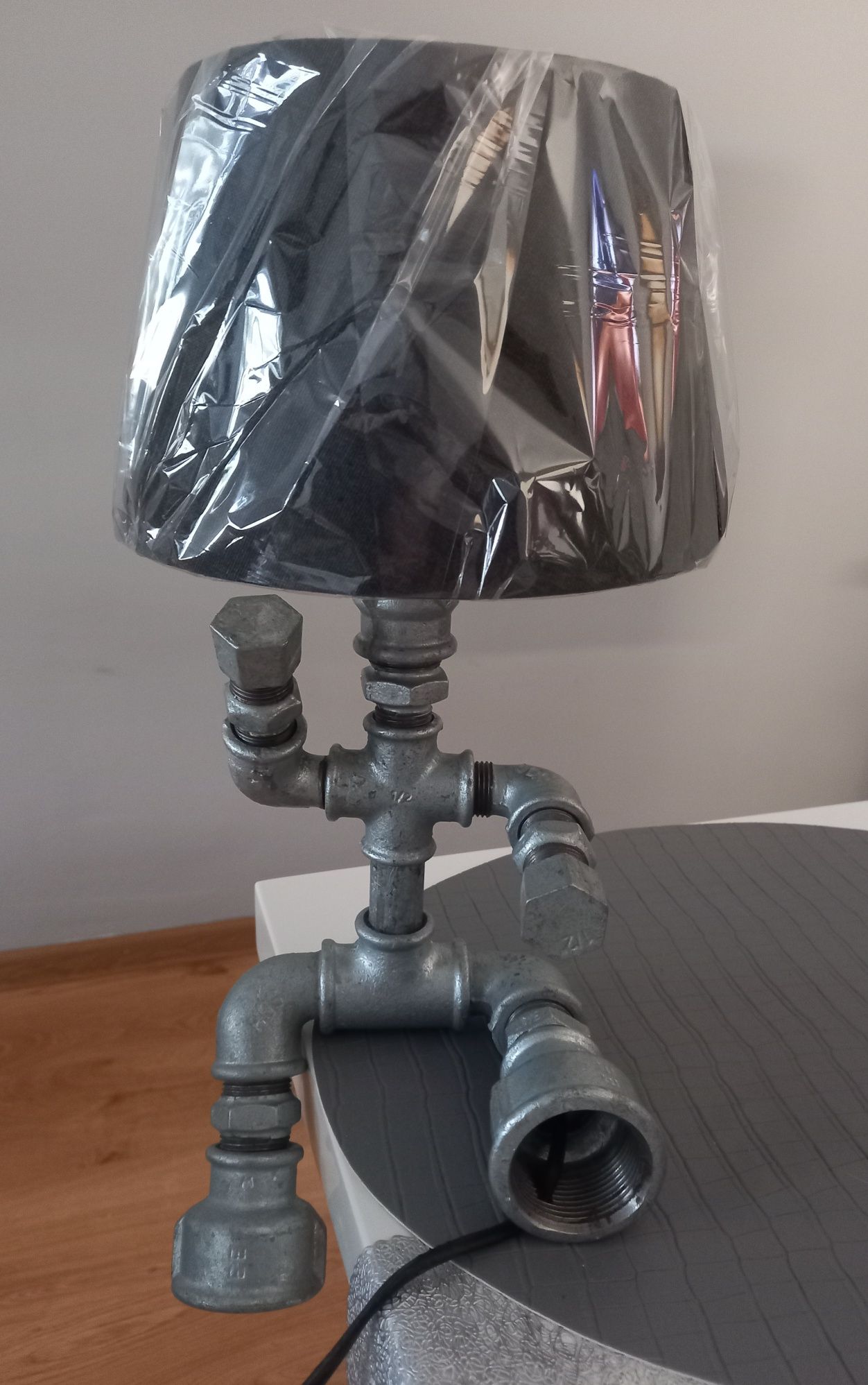 Lampa z rur Loft Industrial Ludzik Robot Handmade Stojąca Stołowa