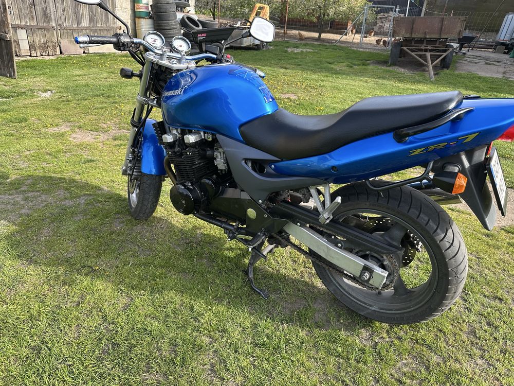 Kawasaki ZR-7 2003r