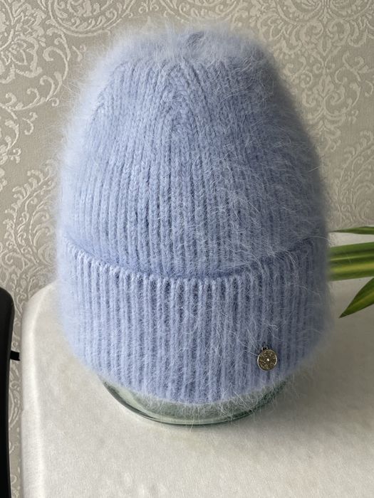 Шапка жіноча у відмінному стані