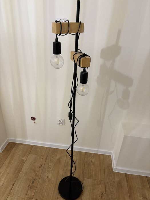 Lamka stojąca podłogowa