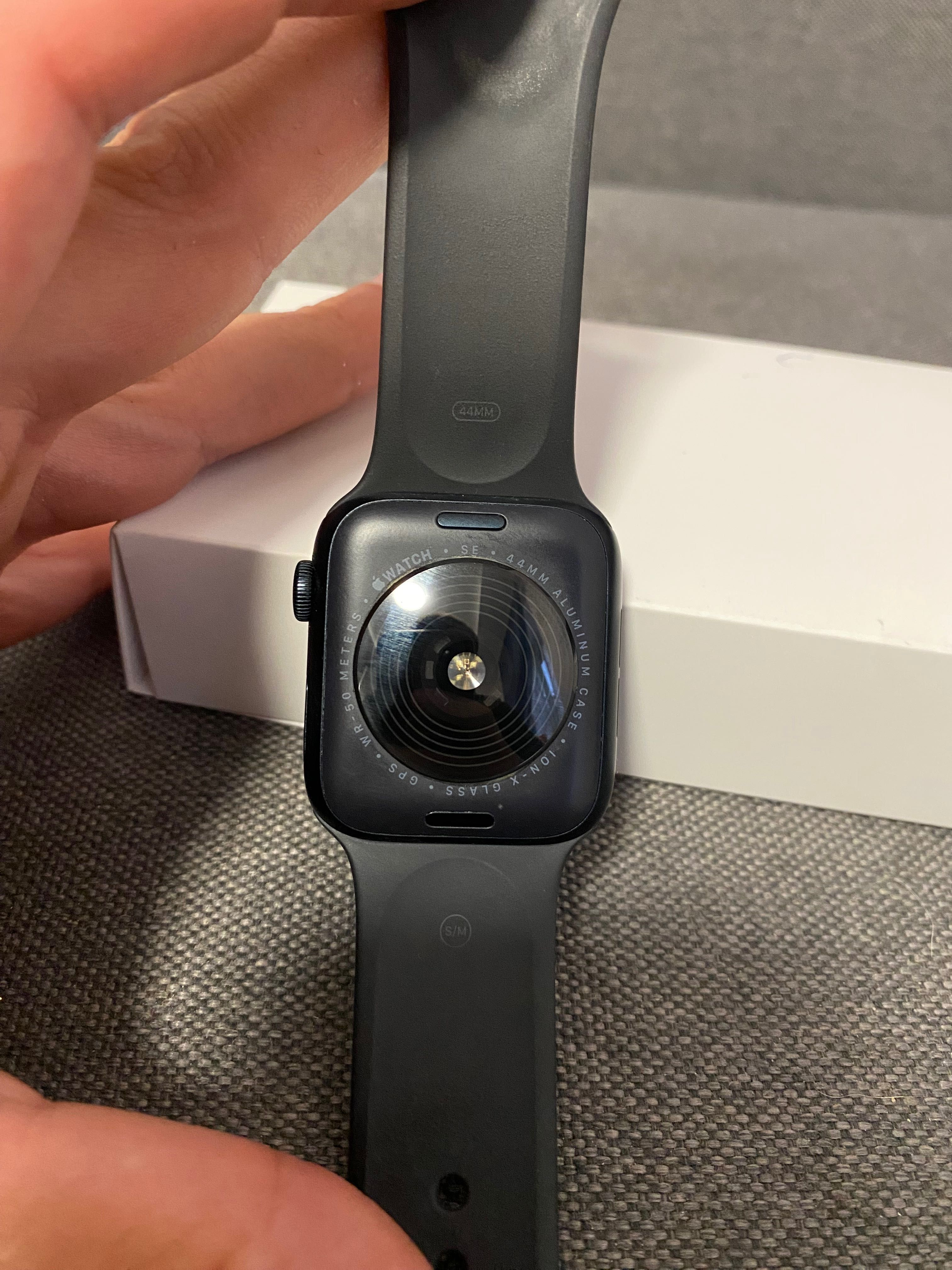 Apple Watch SE 44mm (2 Gen) GPS  смарт часы в отличном состоянии