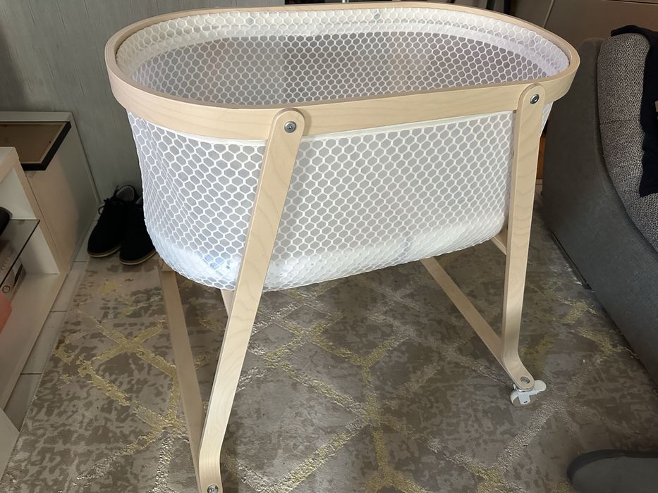 Berço de bébé marca Ikea