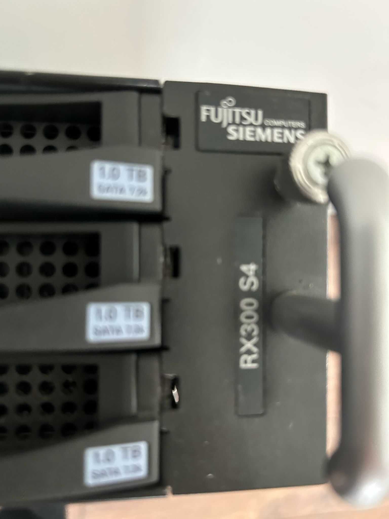 Servidor Fujitsu Siemens Primergy RX300 S4 | 6 discos 1TB, 2 Xeon Quad