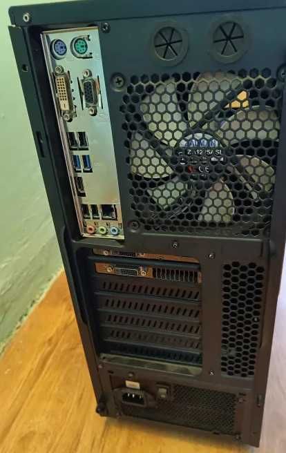 Komputer | I5-4460 | MSI GTX 970 | 16 GB RAM | SSD + HDD | Windows 10
