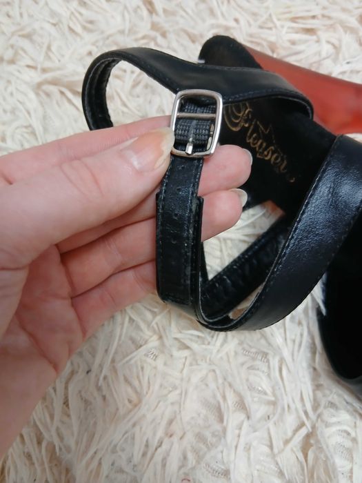 Босоніжки-стріпи