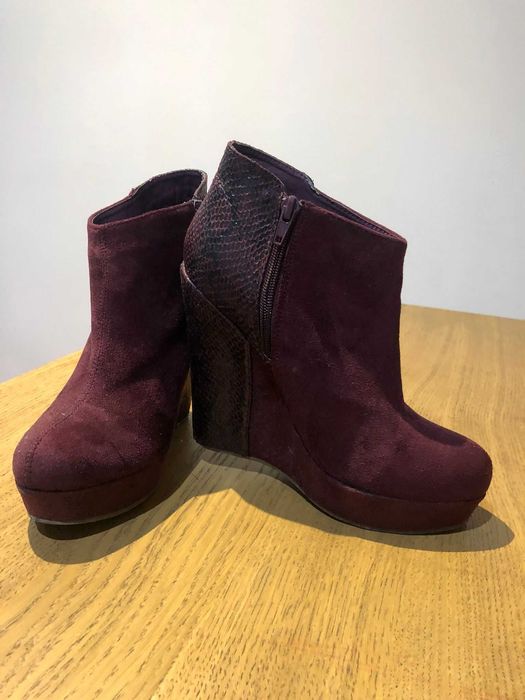 Botins em camurça