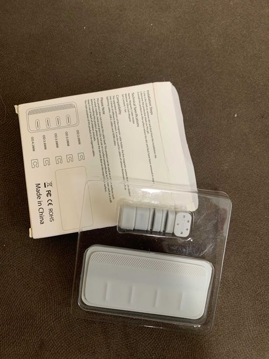 Магнитный держатель для кабелей. MAGNETIC CABLE HOLDER. На 5 кабелей