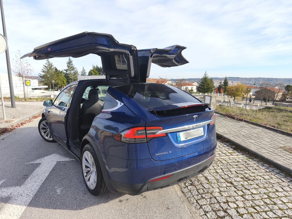 Tesla Model X 75D