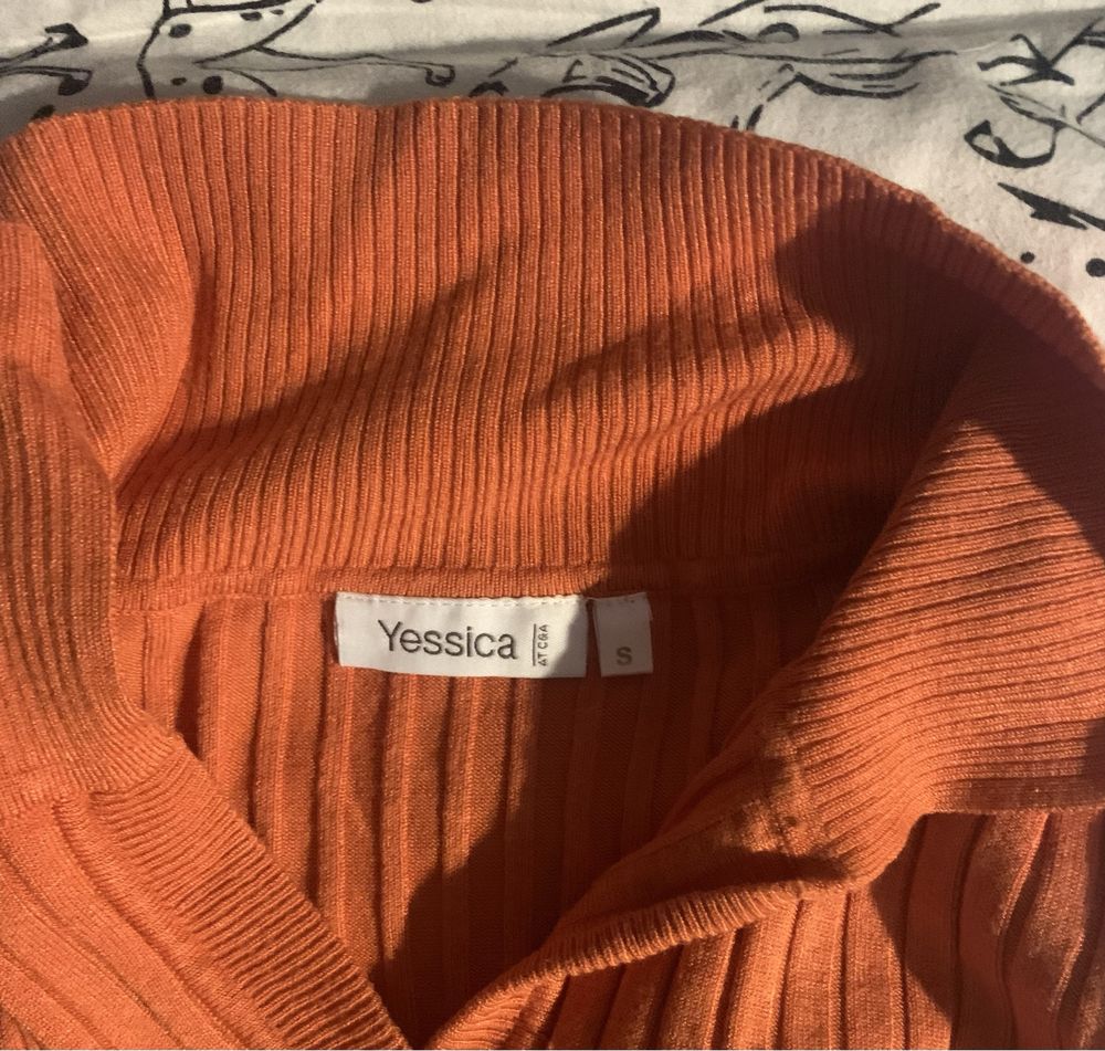 Sweter z kolnierzykiem