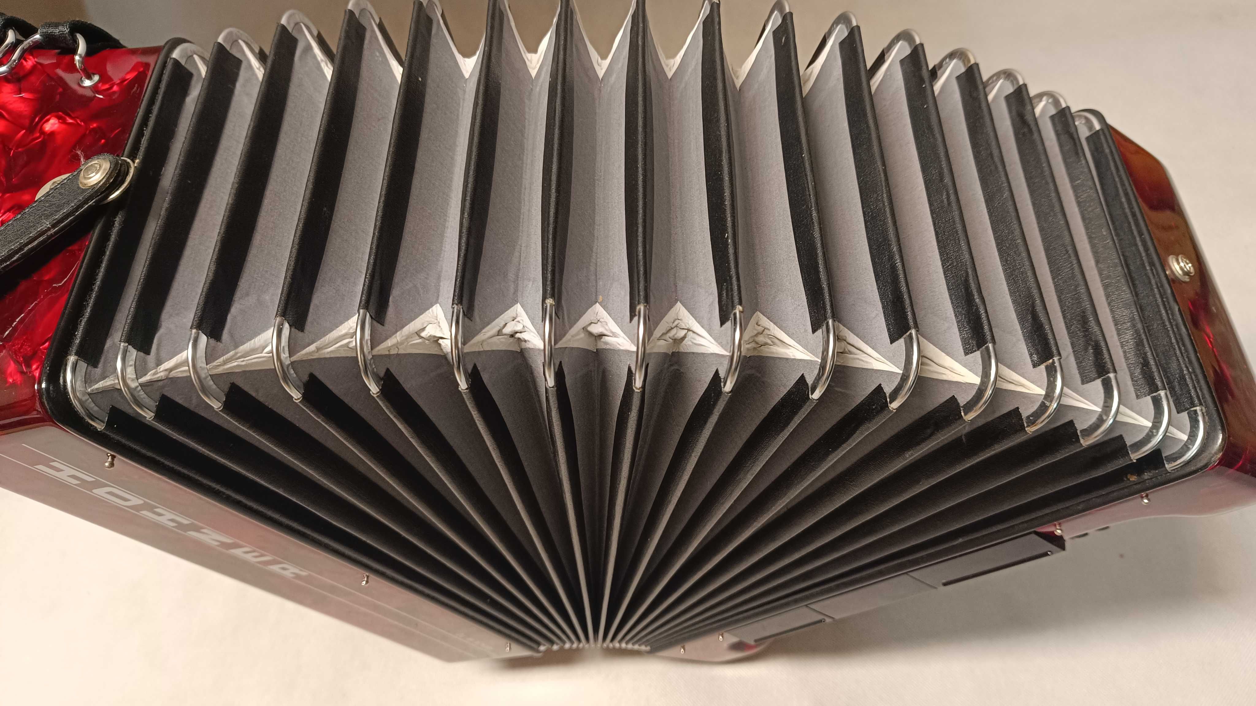 Akordeon HOHNER Amica III 72 Bas