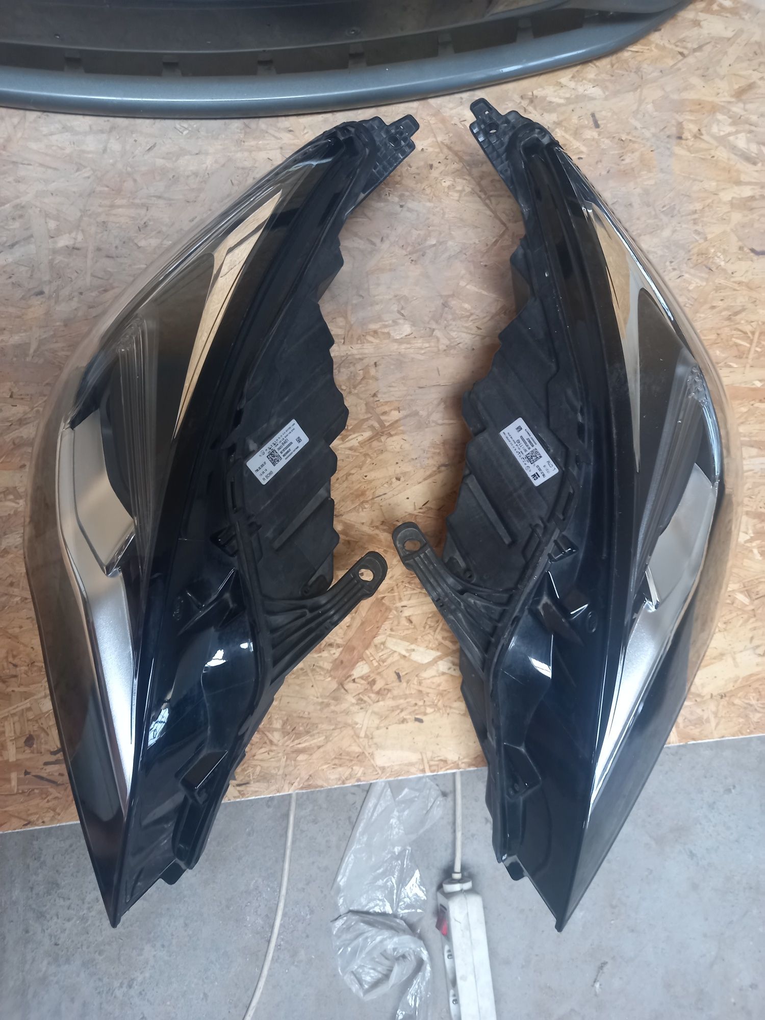 Komplet lamp przednich lewa , prawa - lux Opel Astra K 5 V
