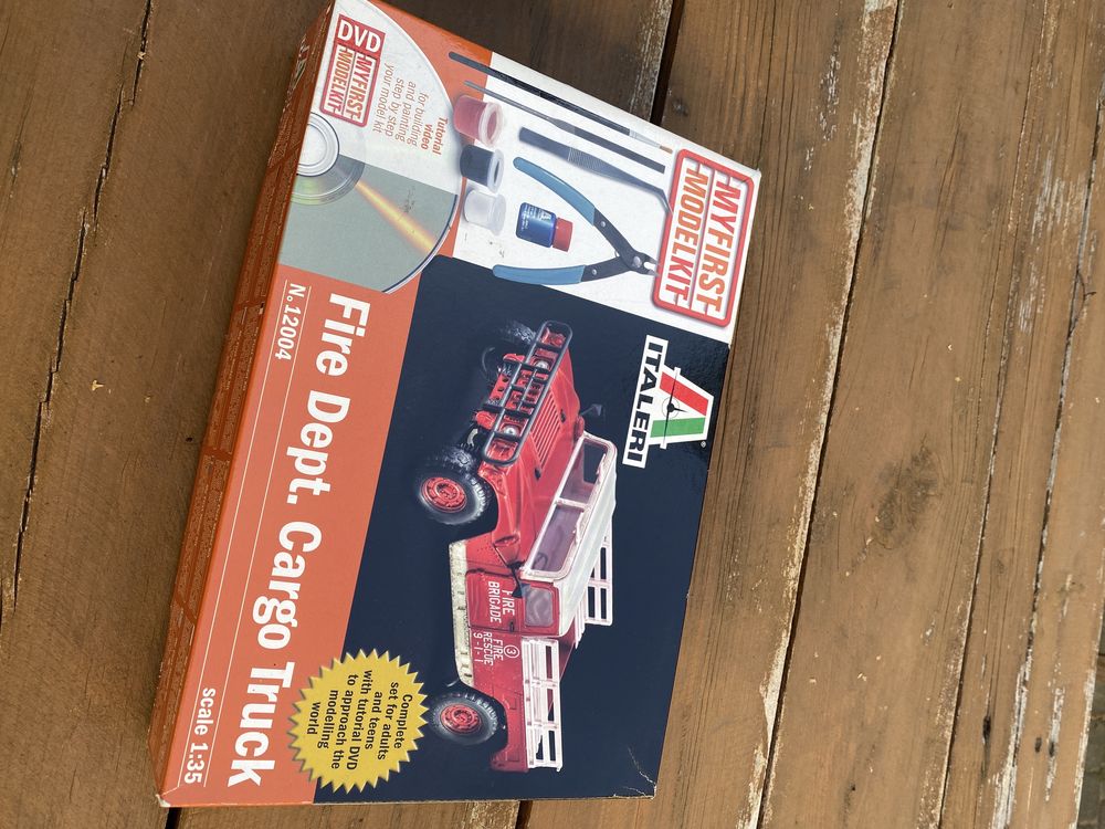 NOWY Italeri 12004 My First Model Kit 1:35 Fire Dept. Cargo Truck