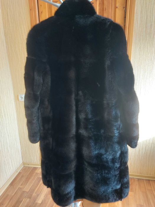Норкова шуба. Чорний колір. 100 см довжина.